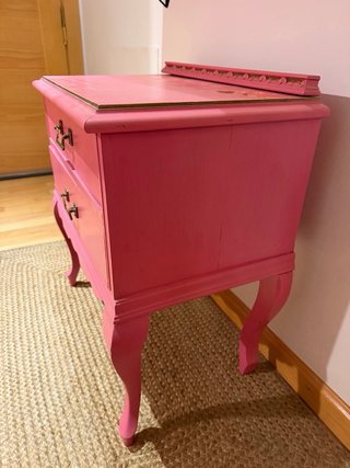 Mesita de noche vintage rosa
