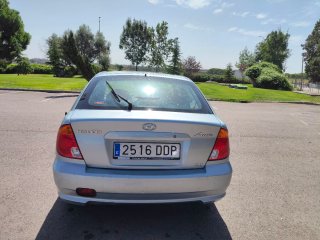 Hyundai acent 2004