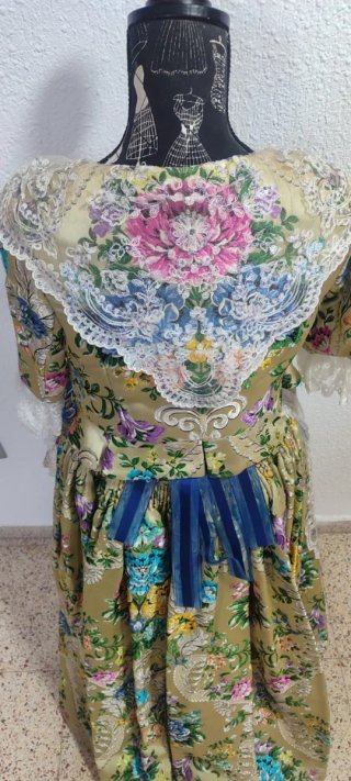 Traje de Fallera bordado