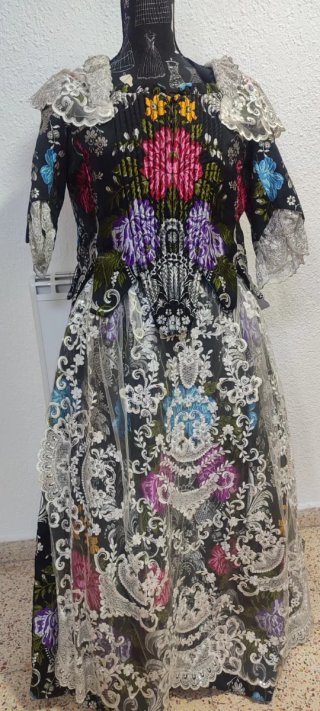 Traje de Fallera bordado