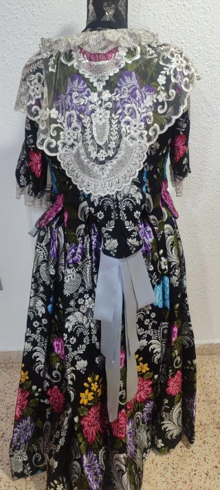 Traje de Fallera bordado