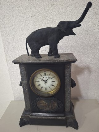 Reloj de Mesa con Figura de Elefante