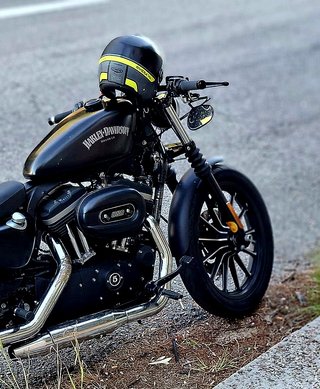 Harley Sportster XL883 Iron Negra