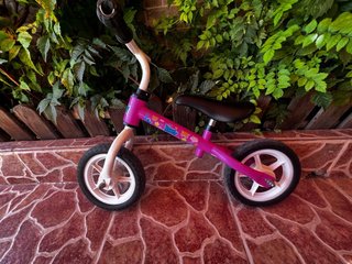 Bicicleta de equilibrio infantil rosa