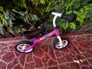 Bicicleta de equilibrio infantil rosa