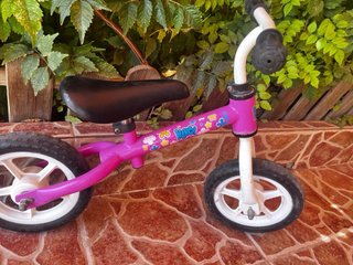 Bicicleta de equilibrio infantil rosa