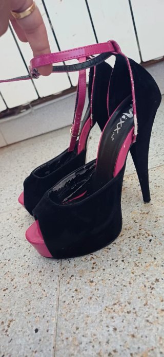 Tacones Terciopelo Negro y Fucsia