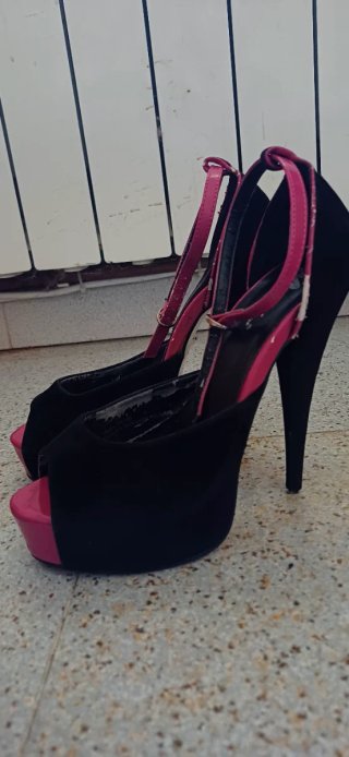 Tacones Terciopelo Negro y Fucsia