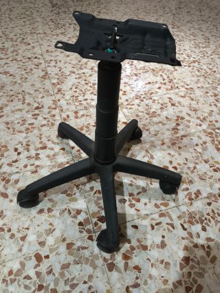 Estructura con ruedas para silla de escritorio