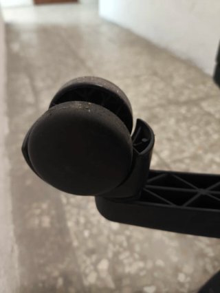 Estructura con ruedas para silla de escritorio