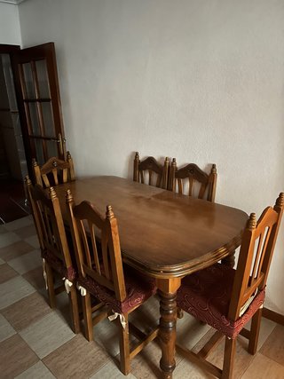 Mesa y 6 sillas madera pino