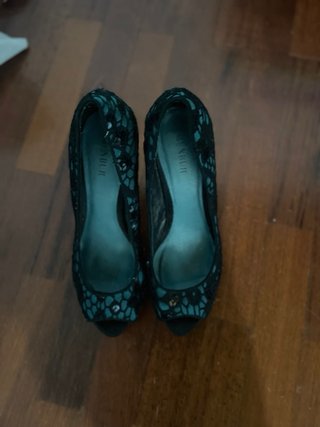 Sandalias naranjas brillantes