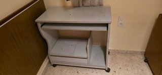Escritorio con ruedas