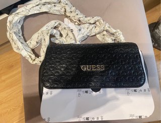 Bolso Guess bandolera negro