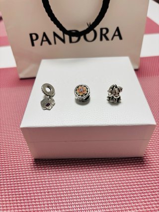 Pulsera Pandora con charms y clip