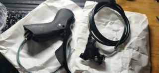 Manetas y pinzas Shimano 105 12v R7120+R7170