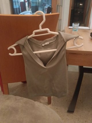 Camiseta verde escotada