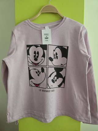 Una camiseta y dos sudaderas CON ETIQUETA. Talla M