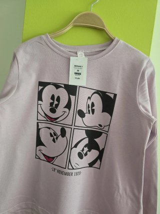 Una camiseta y dos sudaderas CON ETIQUETA. Talla M
