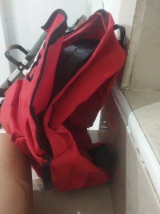 Mochila roja con logo