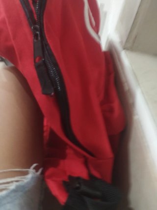 Mochila roja con logo