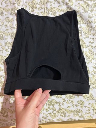 Crop top Bershka negro con abertura talla M