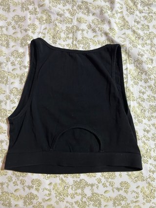 Crop top Bershka negro con abertura talla M