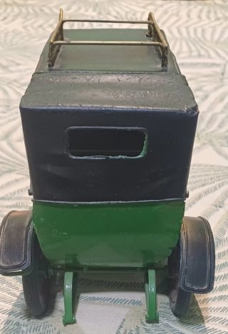 CocheFabricadoEnMetal,VerdeEscala 1:18
