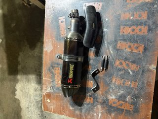 Tubo de escape Akrapovic Universal