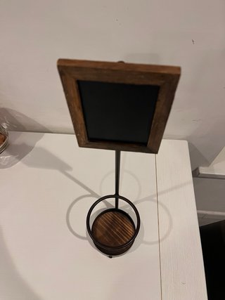 Espositore vino con lavagna