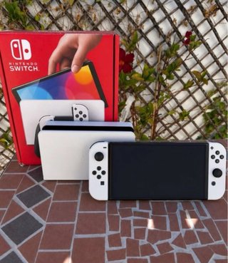Nintendo Switch OLED Bianca e Nera