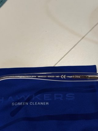 Gafas Hawkers originais descanso moradas