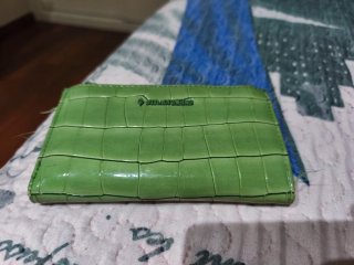 Cartera Stradivarius verde efecto piel