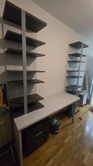 Litera juvenil con escritorio y estantería