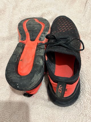 Zapatillas Nike Air Max 270 Negras y Rojas
