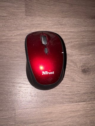 Ratón inalámbrico Trust rojo y negro