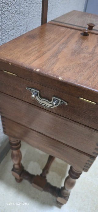 Costurero de madera vintage
