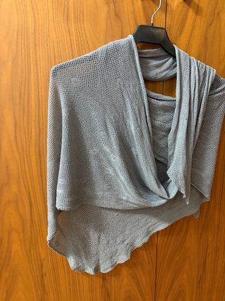 Chal ligero color gris