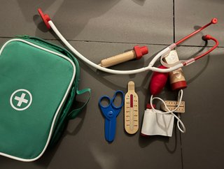 Maletín médico de madera
