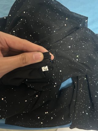 Vestido de noche negro con pedrería