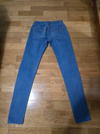 Lote 3 prendas: dos vaqueros y una camiseta. 2,20