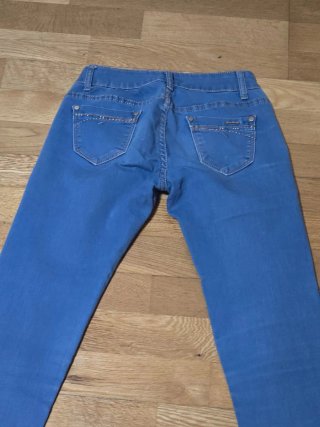 Lote 3 prendas: dos vaqueros y una camiseta. 2,20