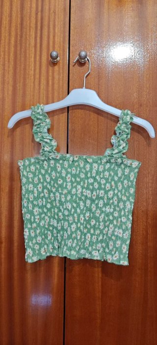 Top crío floral verde con tirantes nuevo S