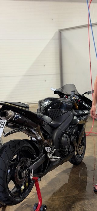 Yamaha R1 Negra