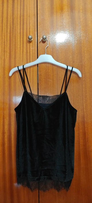 Blusa negra terciopelo y encaje