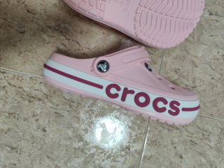 Zapatillas Crocs nuevas rosas