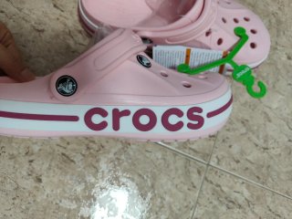 Zapatillas Crocs nuevas rosas