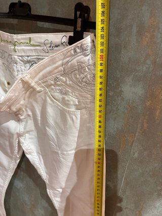 Pantalón blanco desigual talla 30