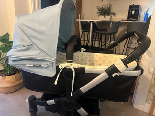 Carrito Bugaboo Doble. 2 sillitas y 2 capotas