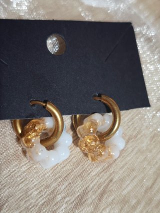 Pendientes aro flor resina oro blanco